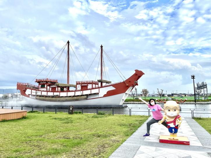 <font color='blue' size='2'>明るい時間の光景。奈良のゆるキャラ「せんとくん」もマスク着用でお出迎え!</font>