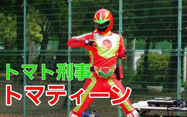 <font color='blue' size='2'>ラ・サーダ星出身 ベジタブル銀河警察トマト支部刑事科
天下の台所、大阪を狙うメタボリック将軍の追跡と野菜嫌いの子どもたちの調査を目的に大阪にやってきた。</font>